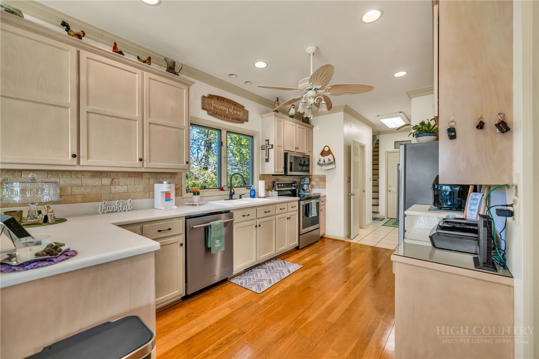 153 Knollview Place