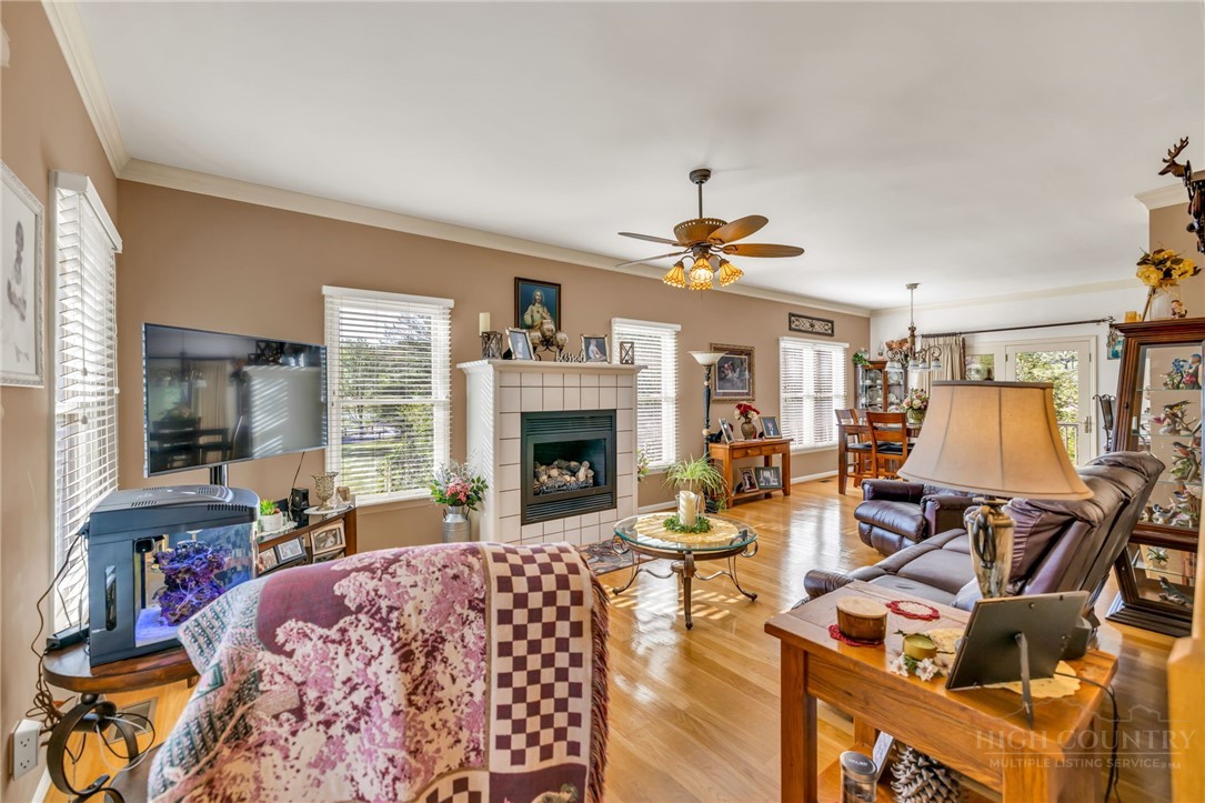 153 Knollview Place