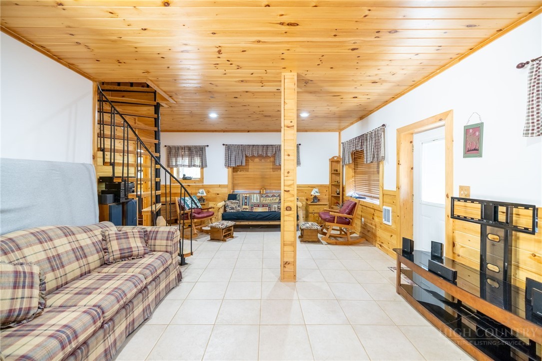 11 Lucky Lakes Drive