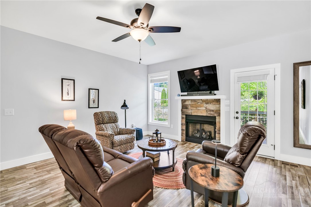 209 W Evergreen Street