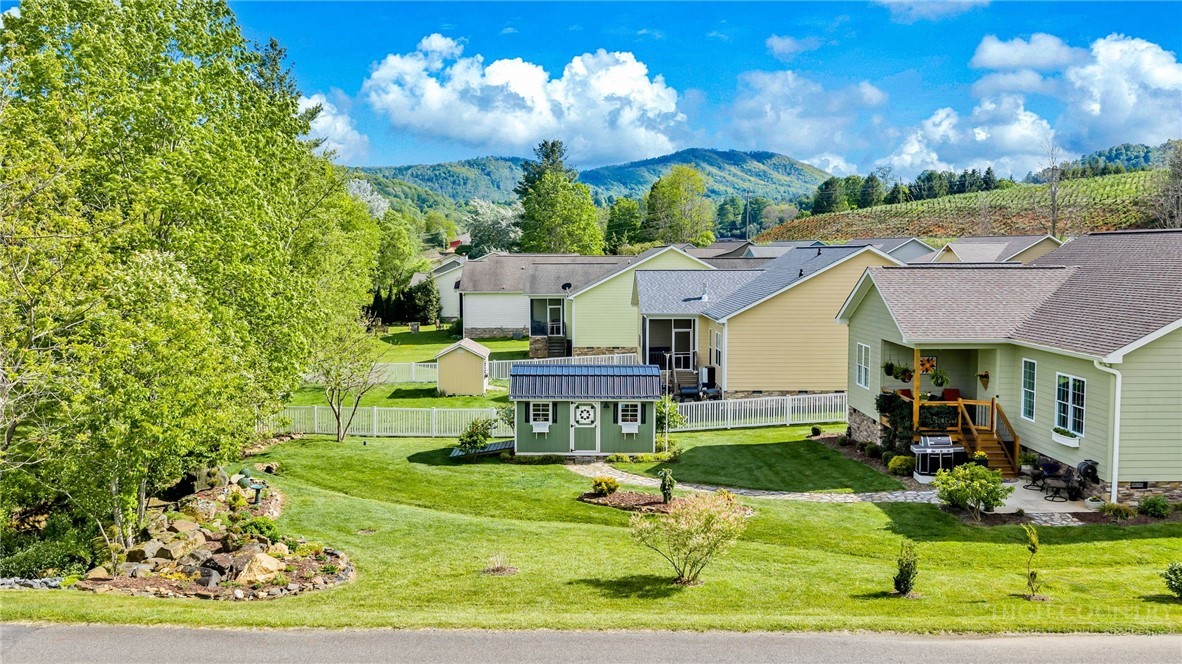209 W Evergreen Street