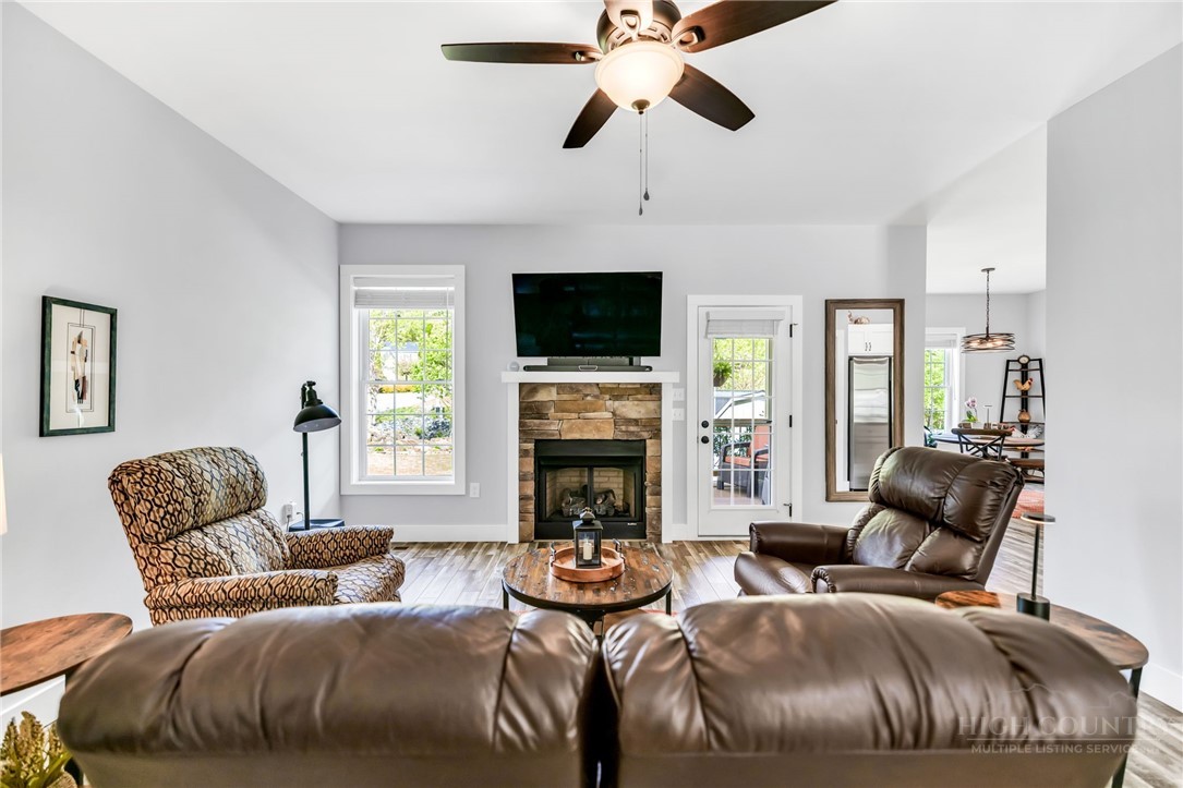 209 W Evergreen Street