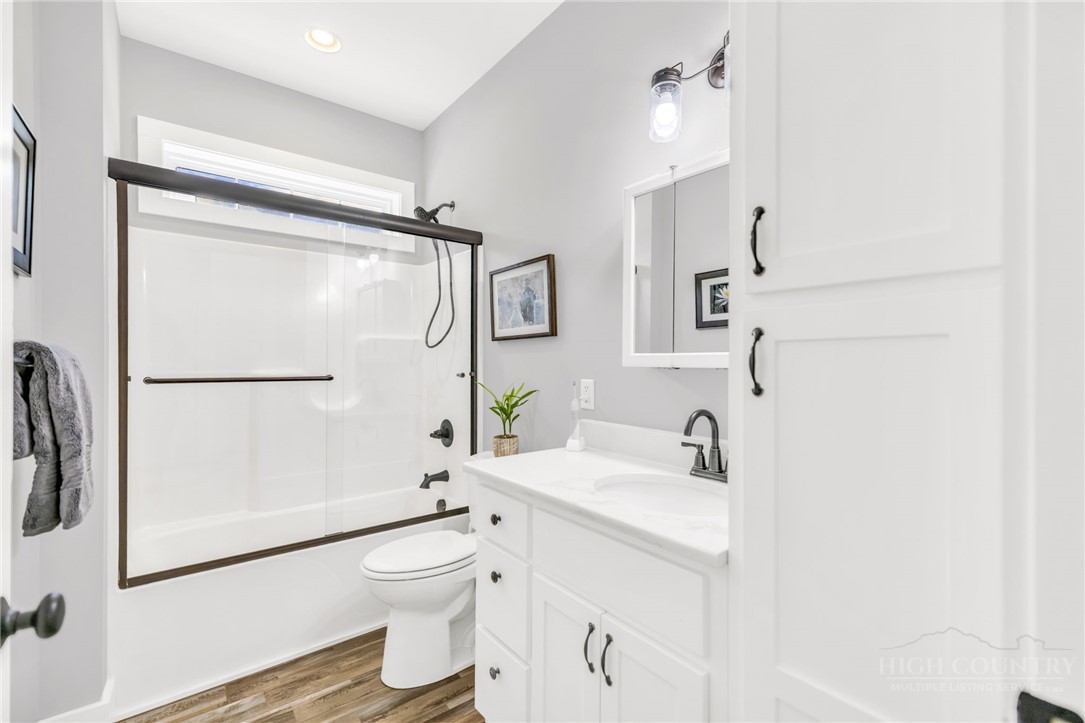209 W Evergreen Street