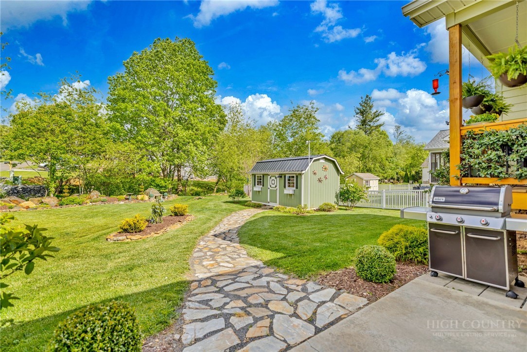 209 W Evergreen Street