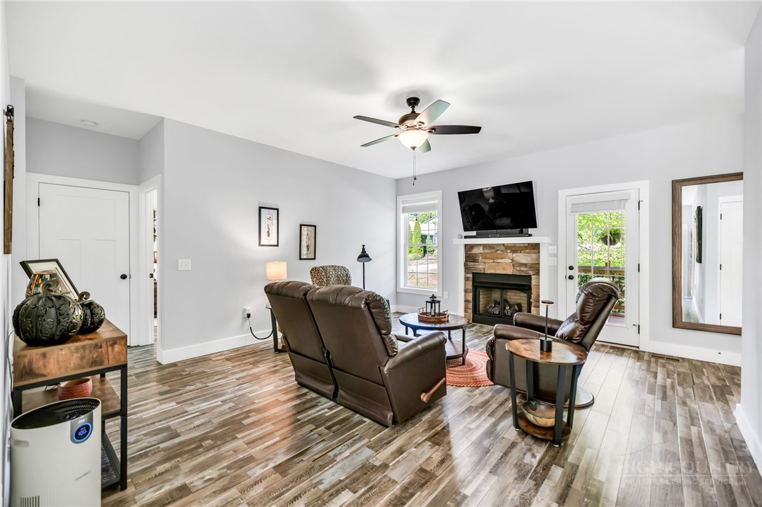 209 W Evergreen Street