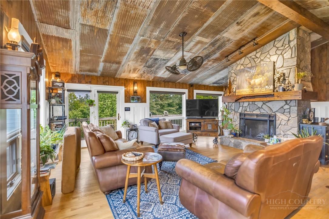 840 & 492 Chenault Road