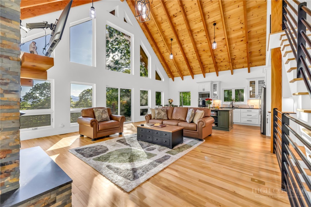 925 Red Sleigh Way