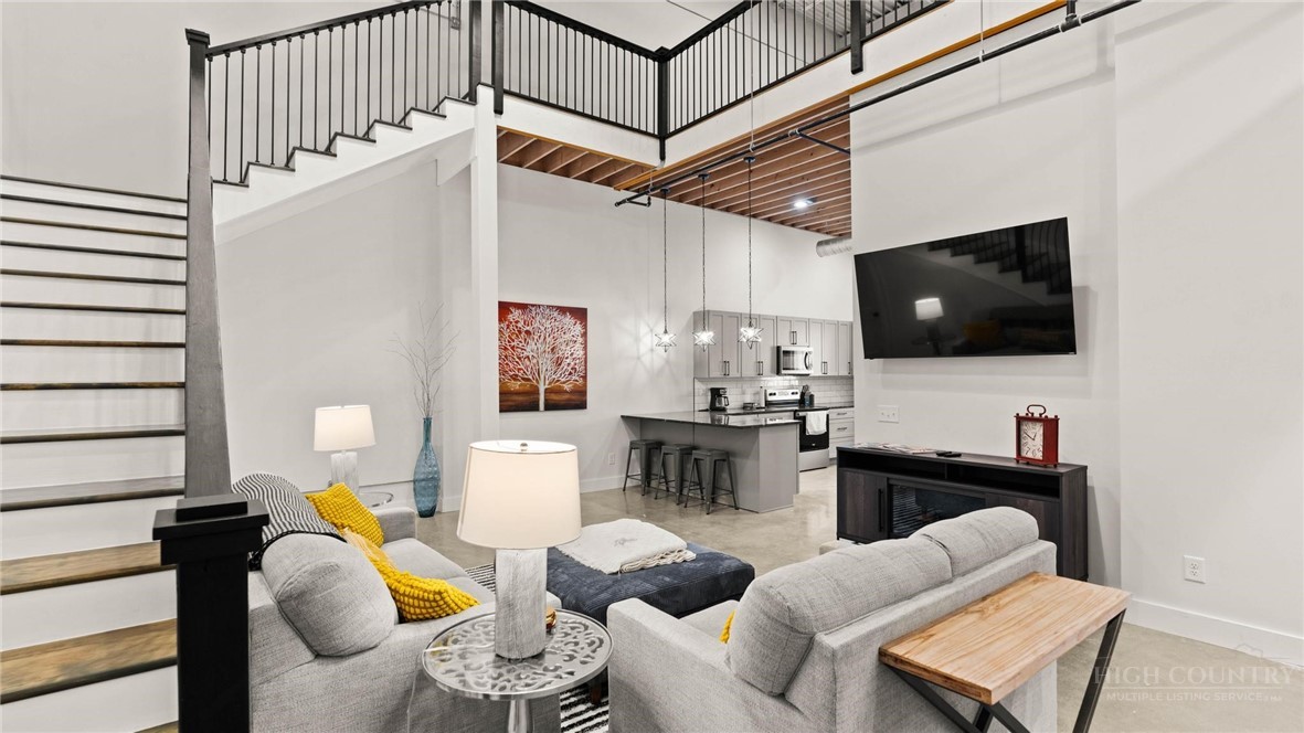215 S Jefferson Station Place 210