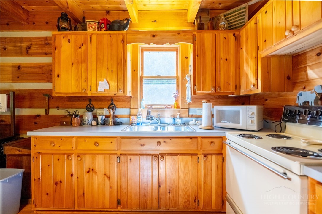 1521 Highway 194
