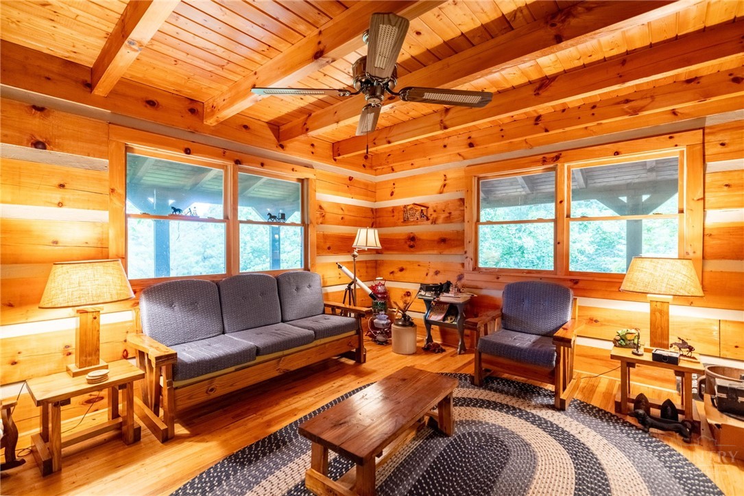 1521 Highway 194
