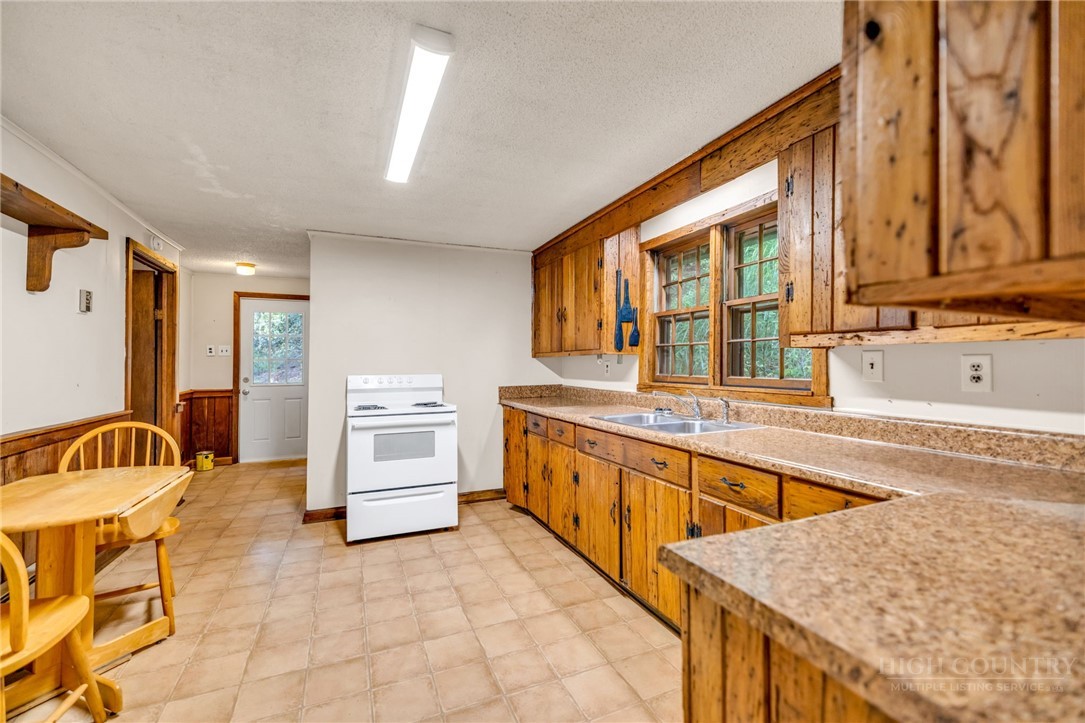 1092 Hartzog Ford Road