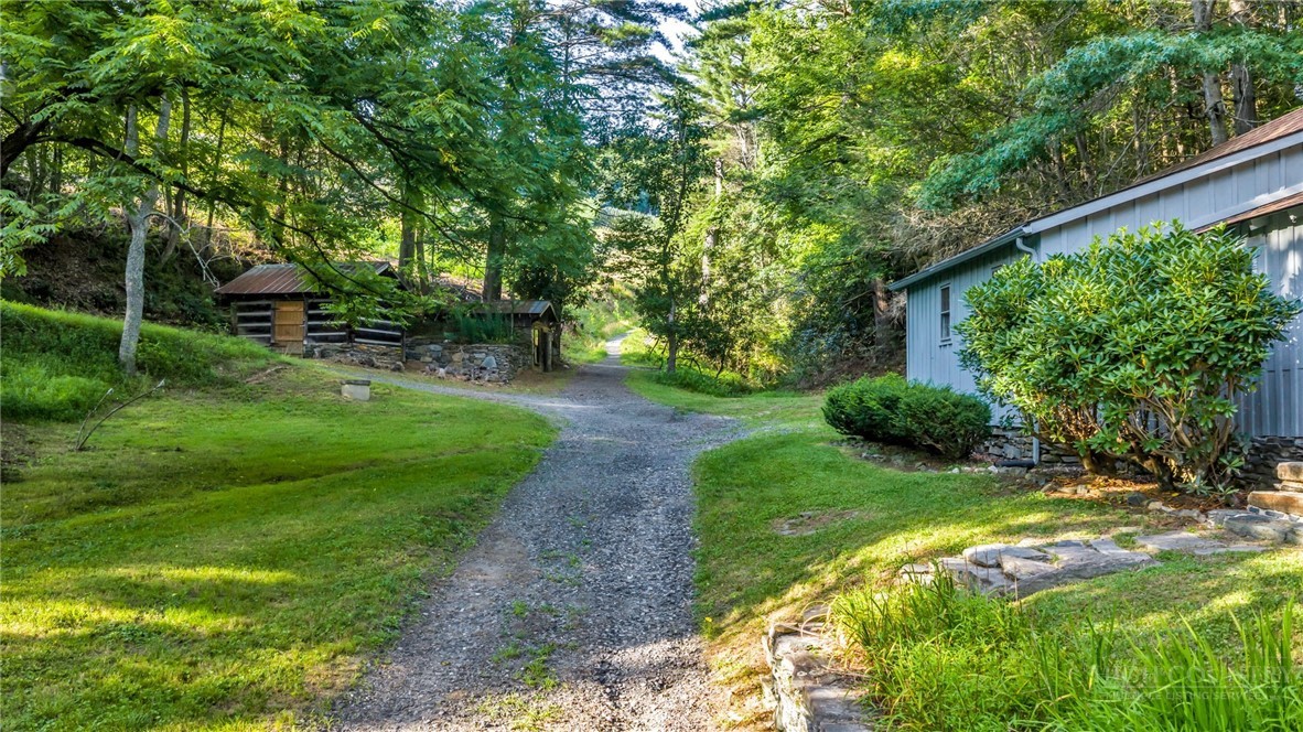 1092 Hartzog Ford Road