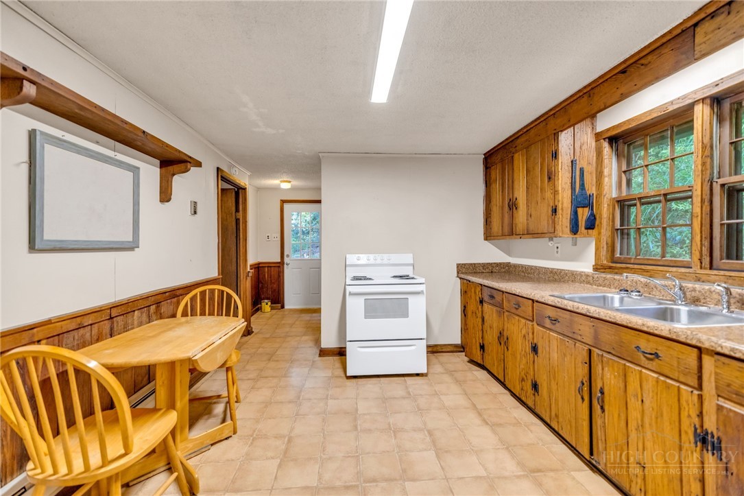 1092 Hartzog Ford Road