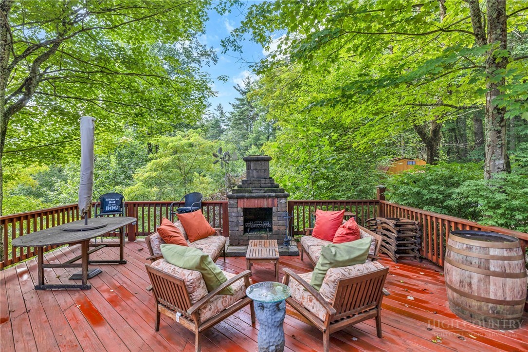 219 Ravenwood Drive