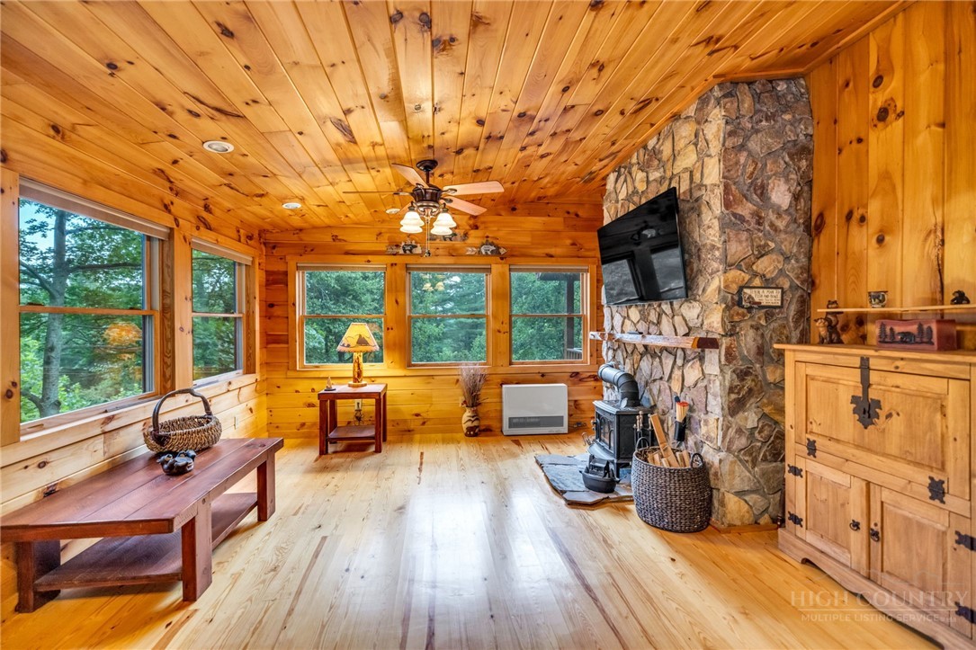 219 Ravenwood Drive