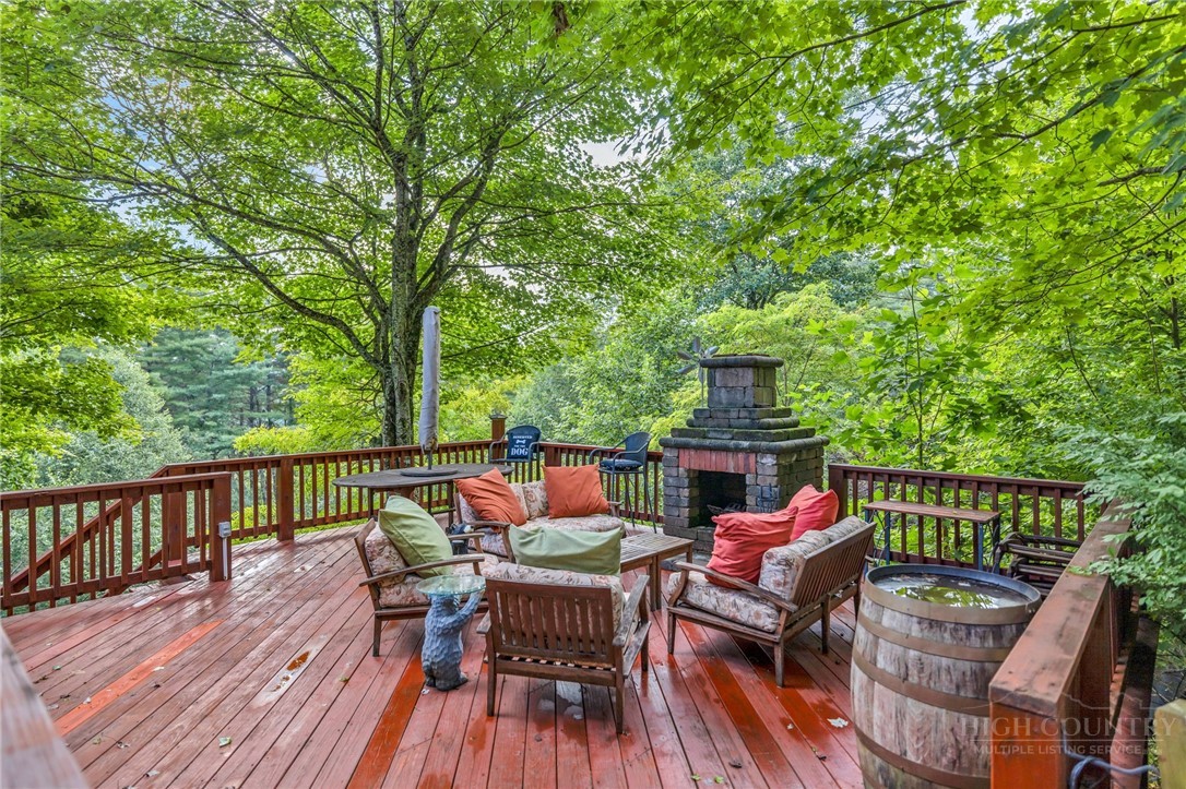 219 Ravenwood Drive