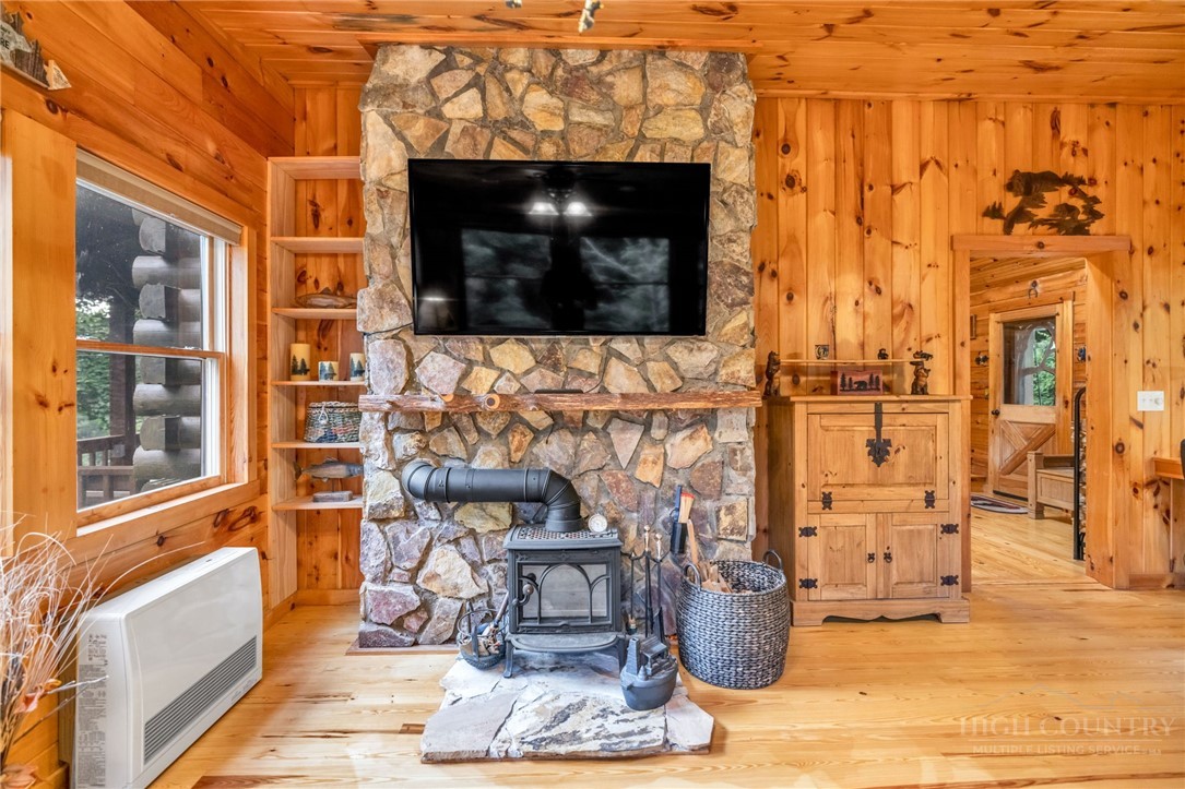 219 Ravenwood Drive