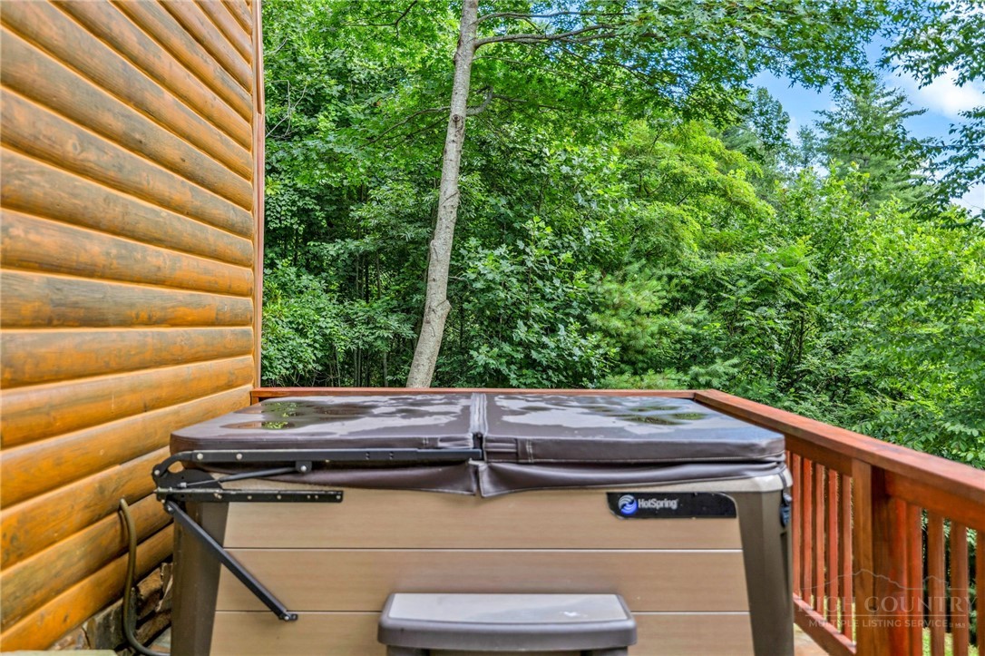 219 Ravenwood Drive