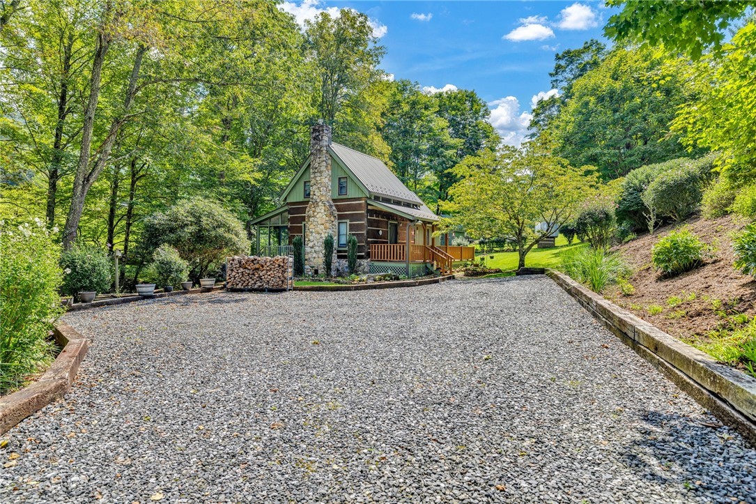 155 Chestnut Creek Road