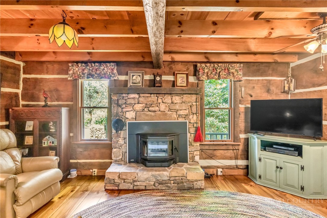 155 Chestnut Creek Road