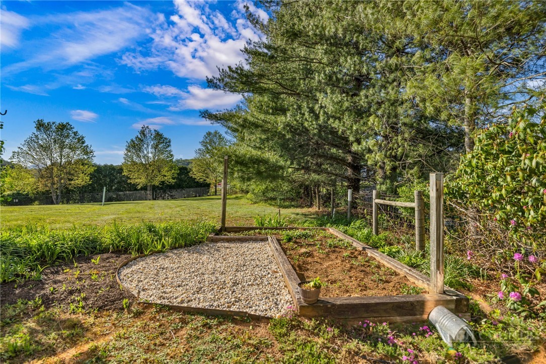 153 Knollview Place