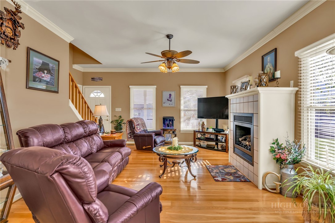 153 Knollview Place