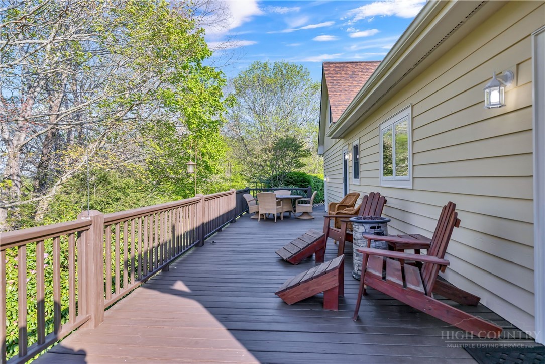 153 Knollview Place