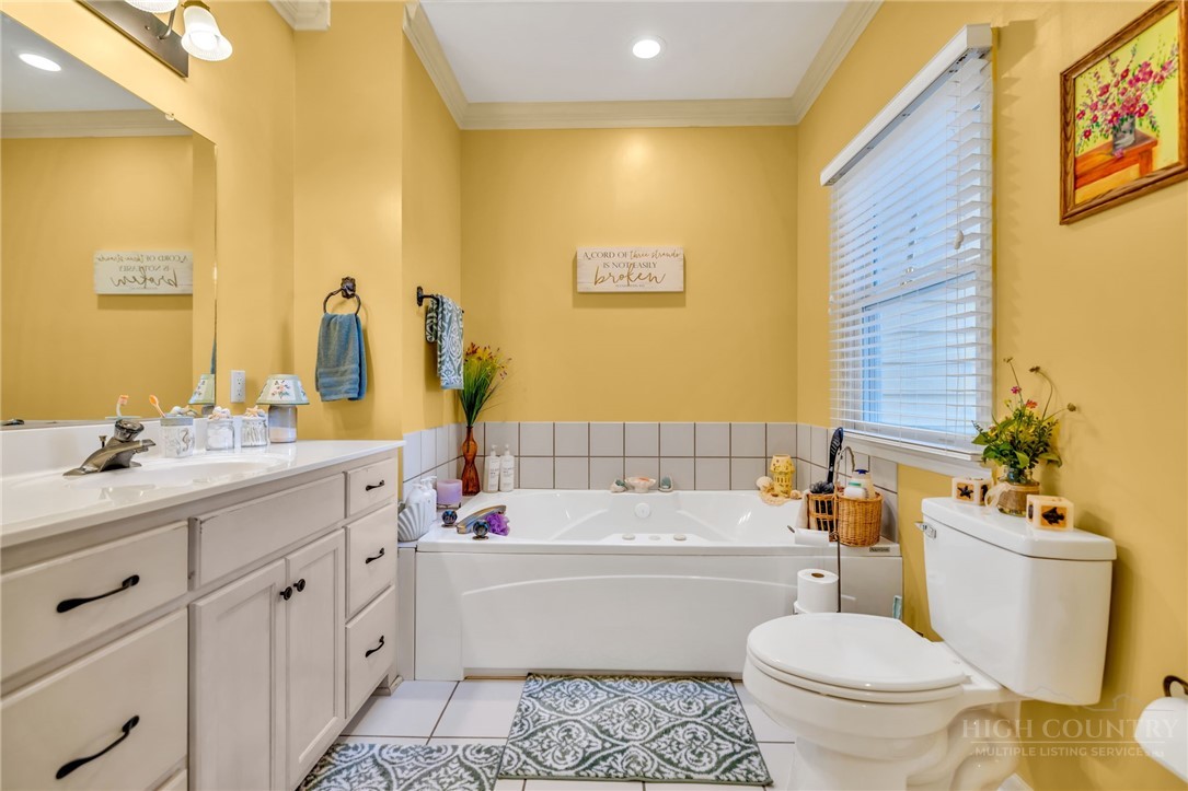 153 Knollview Place