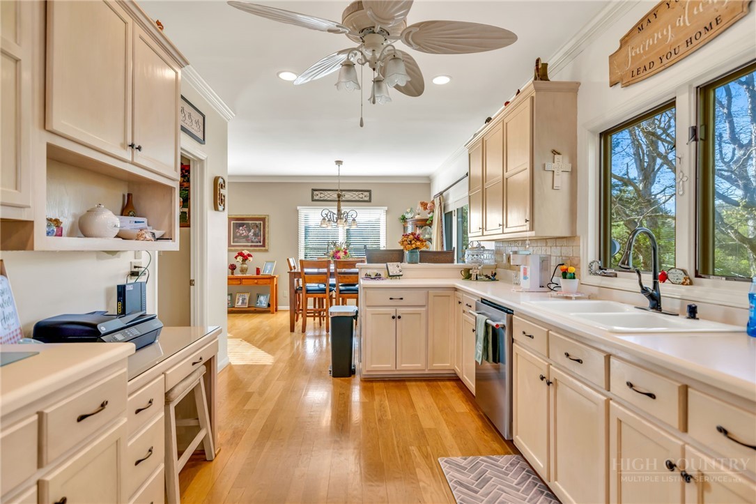 153 Knollview Place