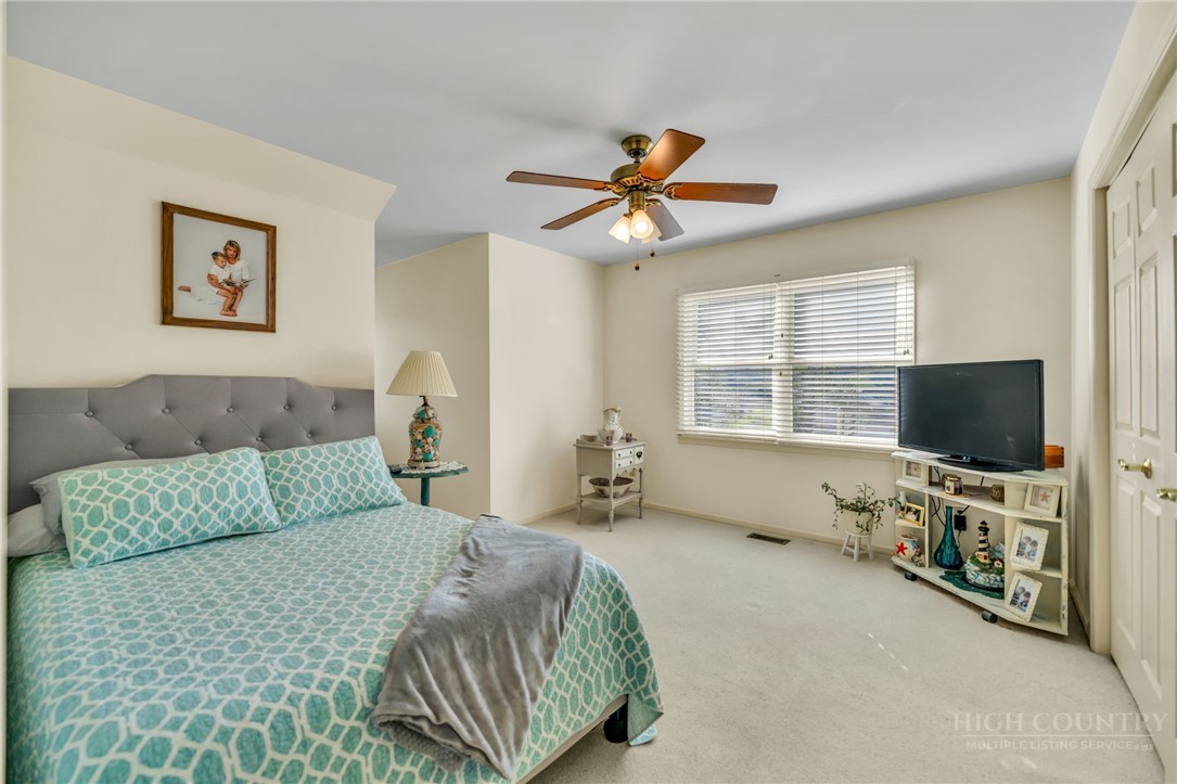 153 Knollview Place