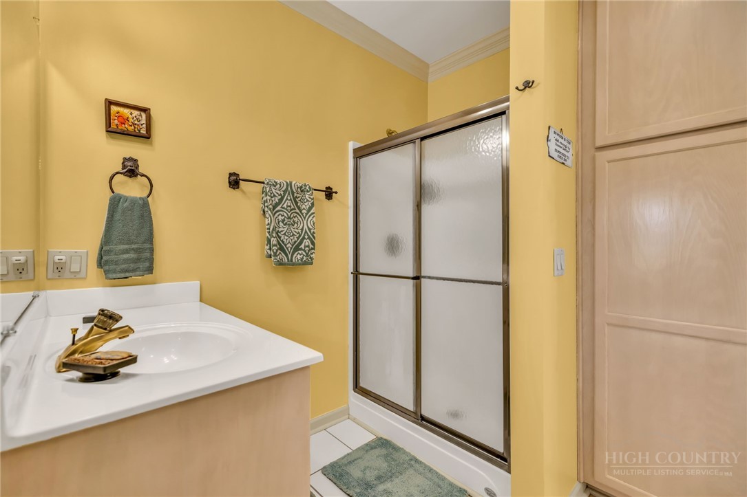 153 Knollview Place