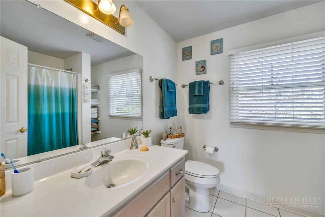 153 Knollview Place