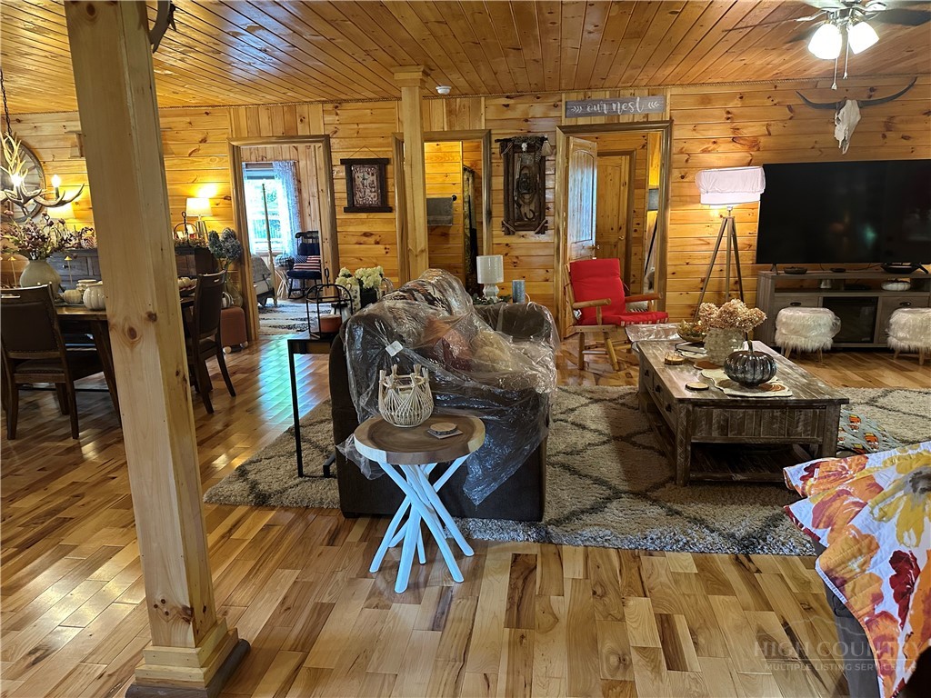 2832 Roaring Fork Road