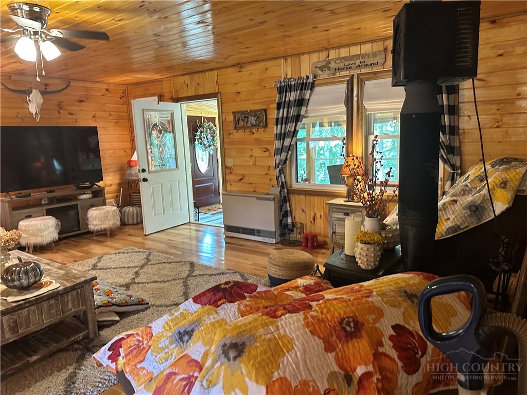 2832 Roaring Fork Road