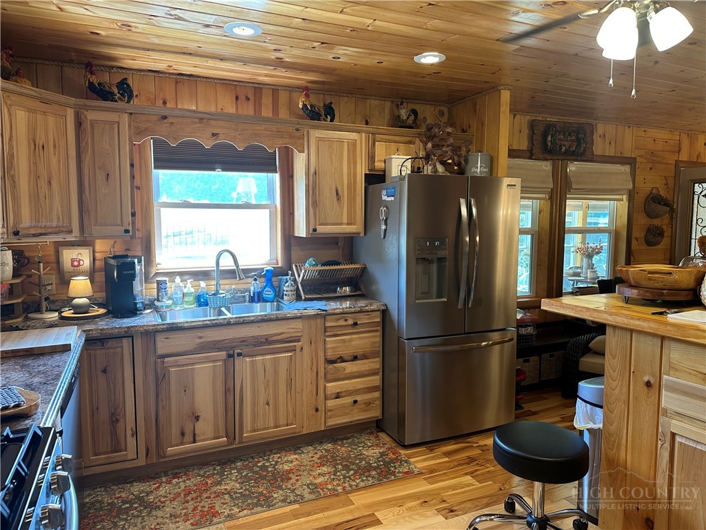 2832 Roaring Fork Road