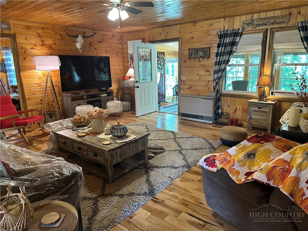 2832 Roaring Fork Road