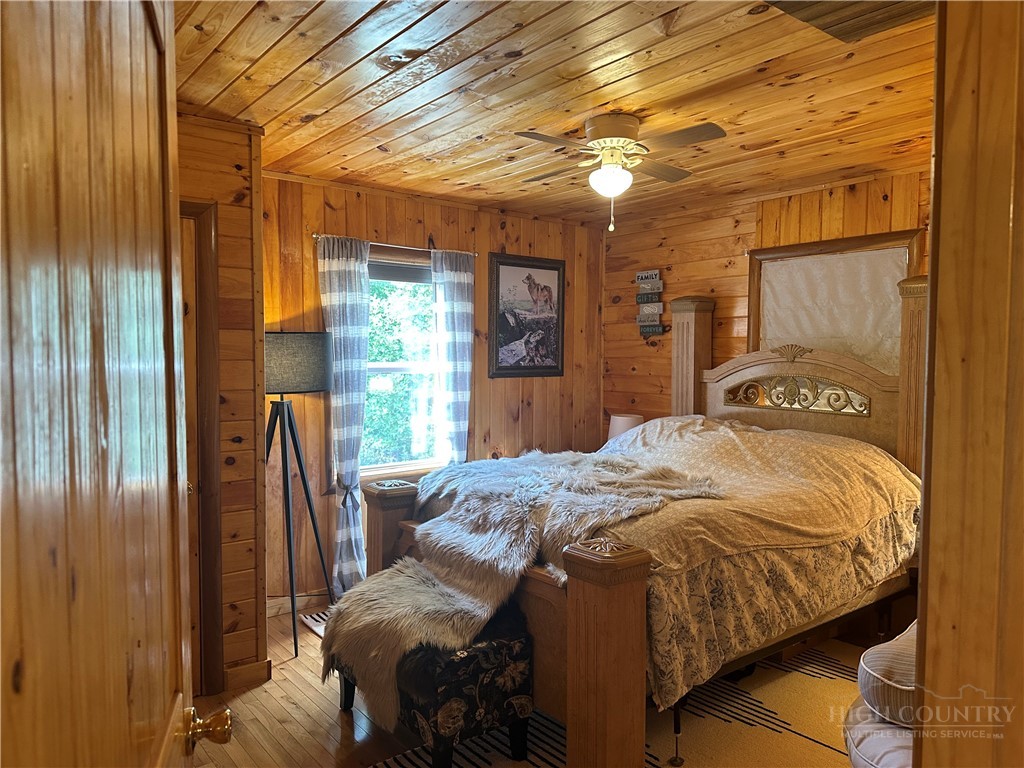 2832 Roaring Fork Road