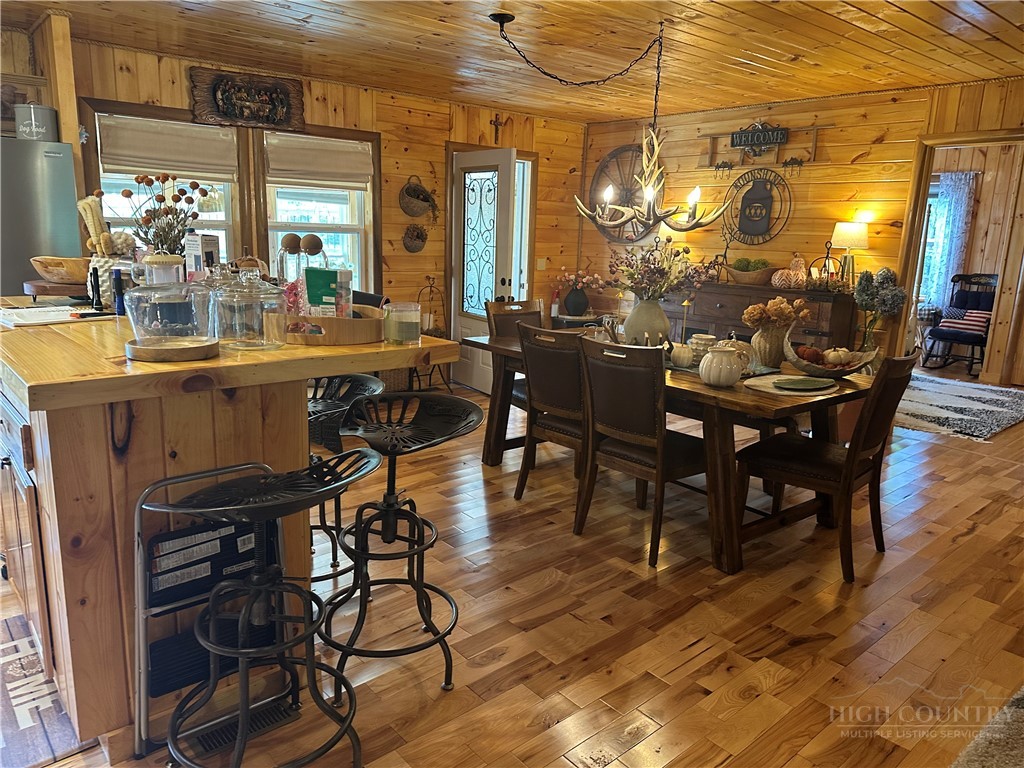 2832 Roaring Fork Road