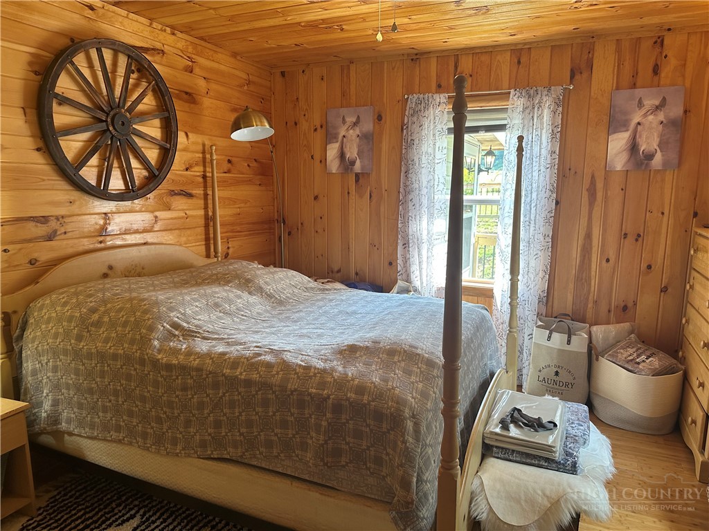 2832 Roaring Fork Road