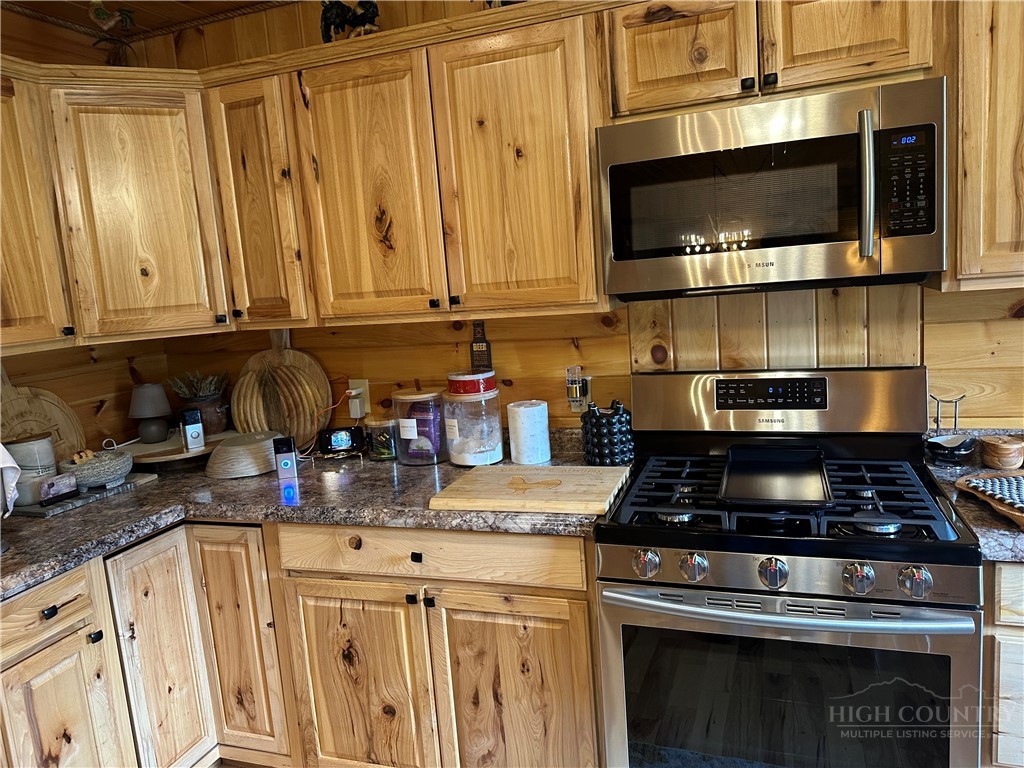2832 Roaring Fork Road