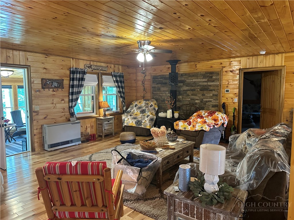 2832 Roaring Fork Road