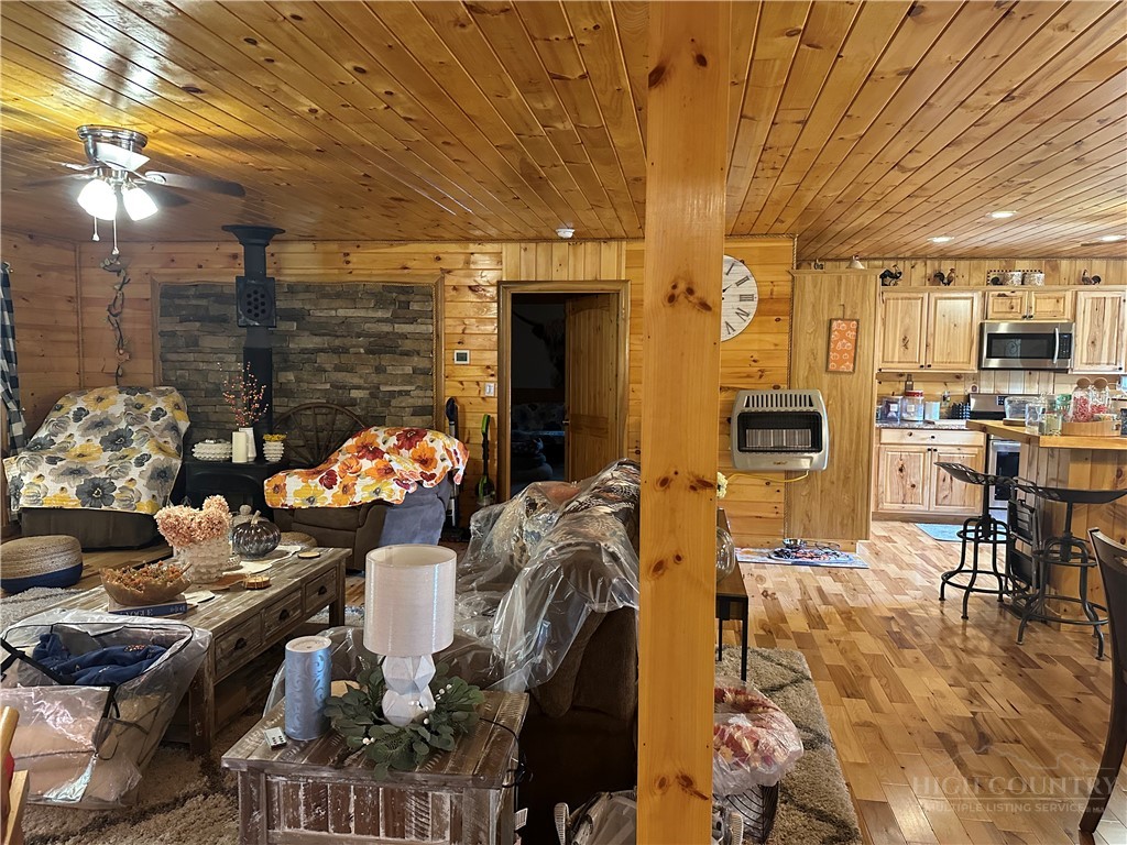 2832 Roaring Fork Road