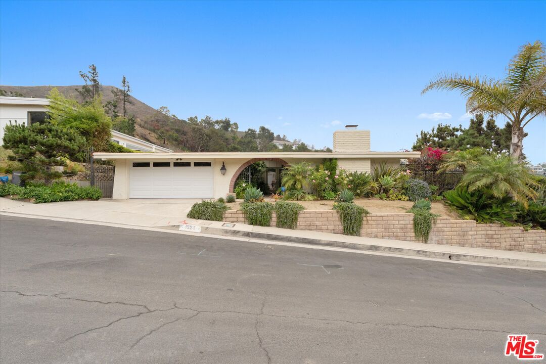 1324 El Hito Cir