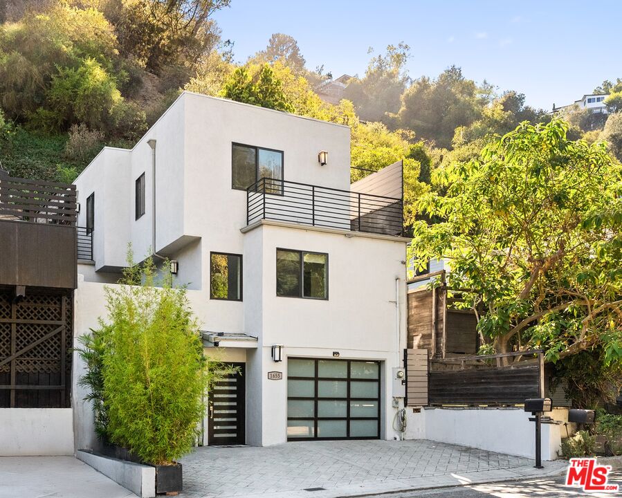 1655 N Beverly Glen Blvd