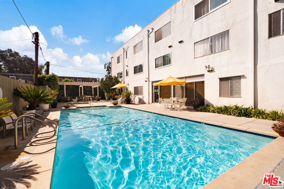 400 S Los Robles Ave Unit: 107