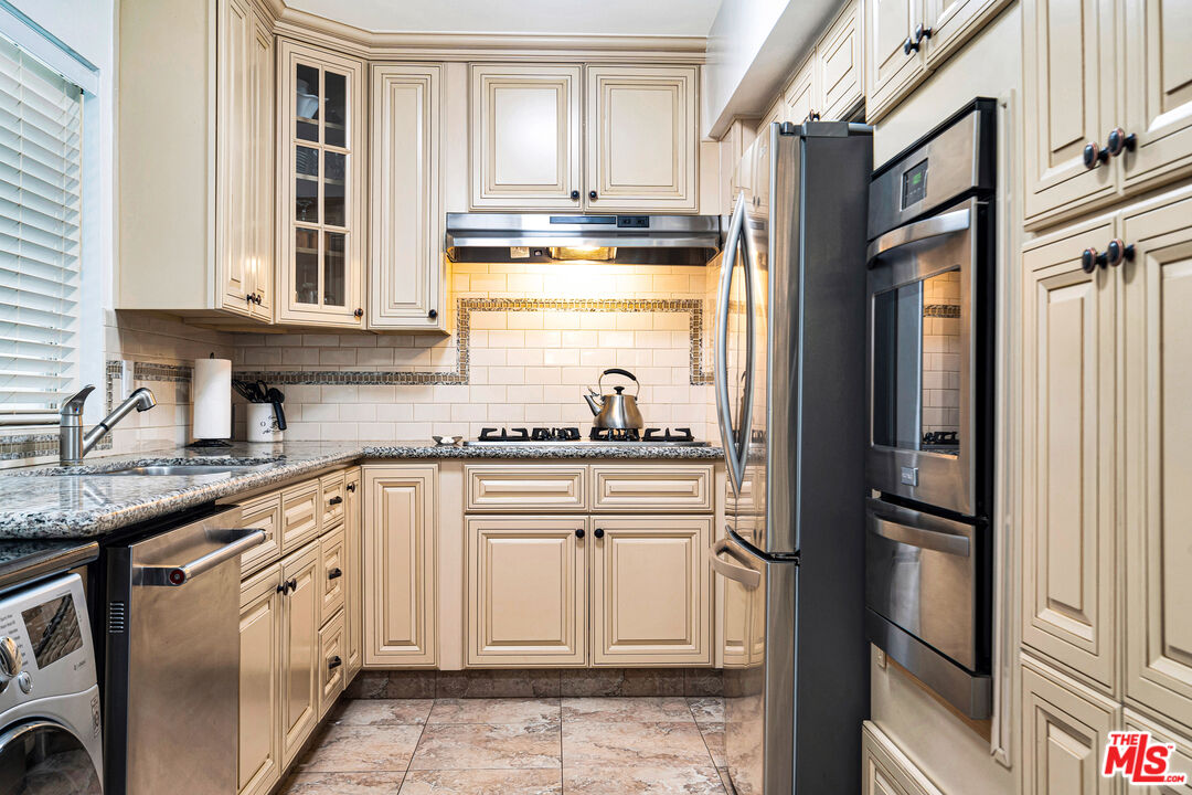 400 S Los Robles Ave Unit: 107