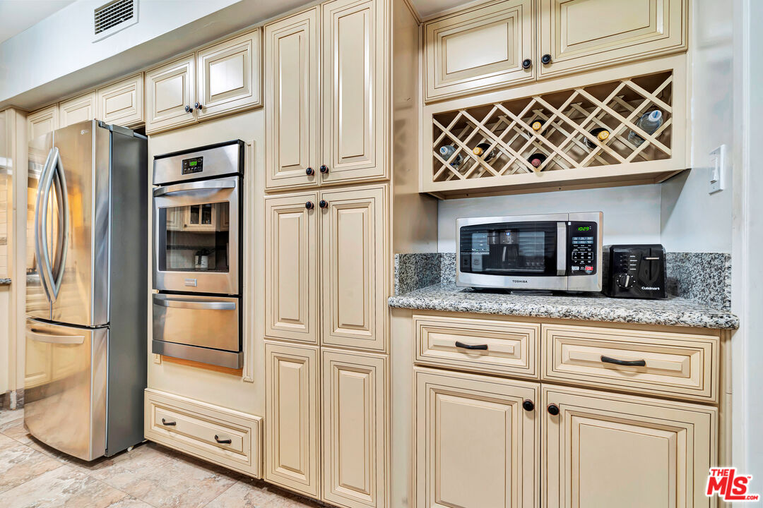 400 S Los Robles Ave Unit: 107