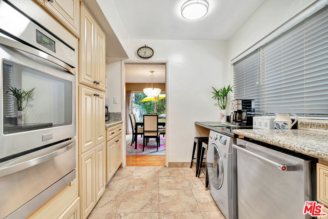 400 S Los Robles Ave Unit: 107
