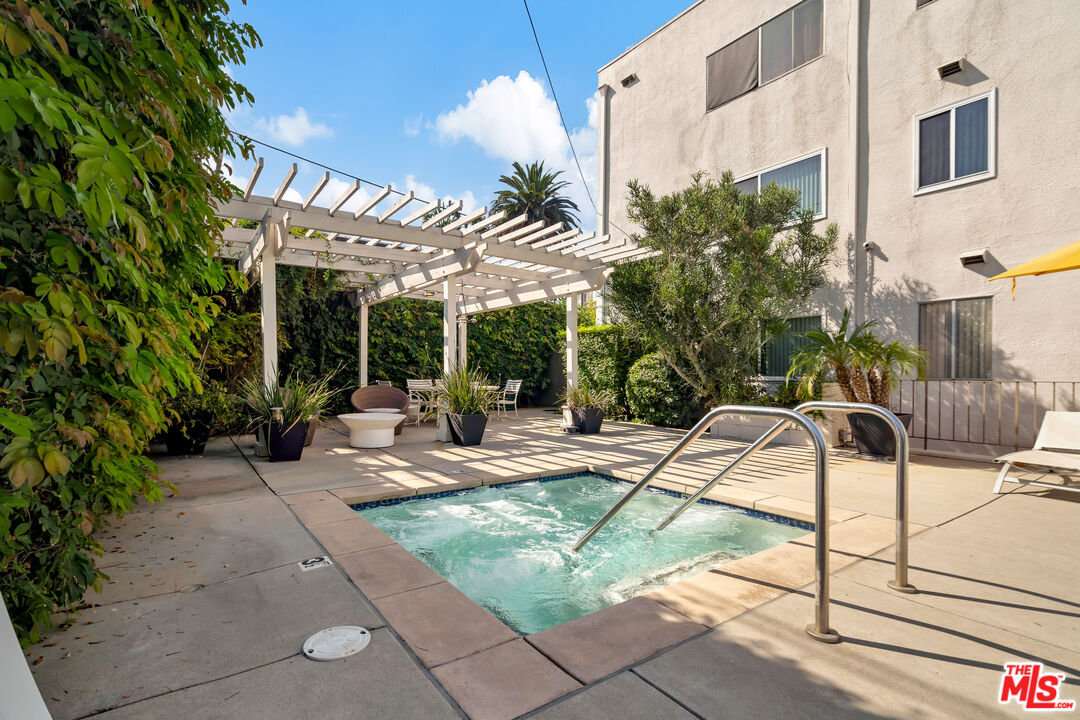 400 S Los Robles Ave Unit: 107
