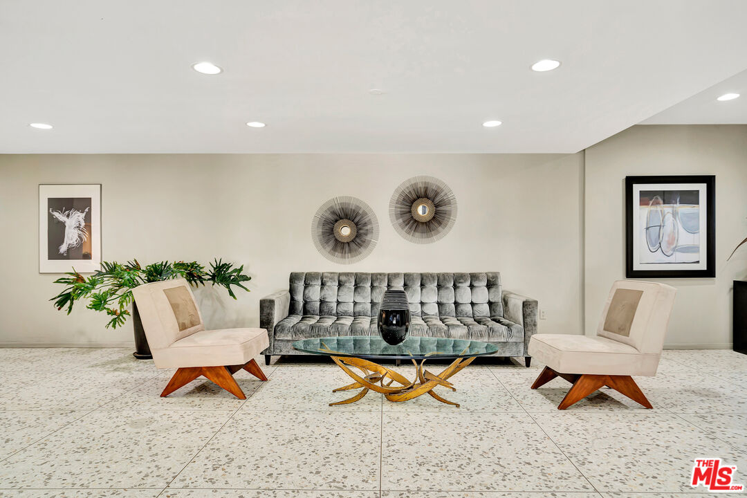400 S Los Robles Ave Unit: 107